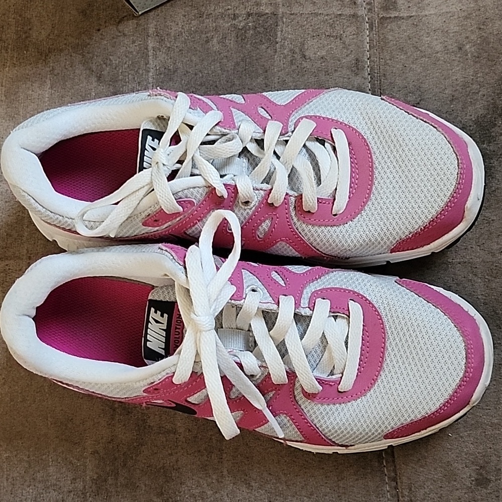 Nike Revolution 2 size 5Y